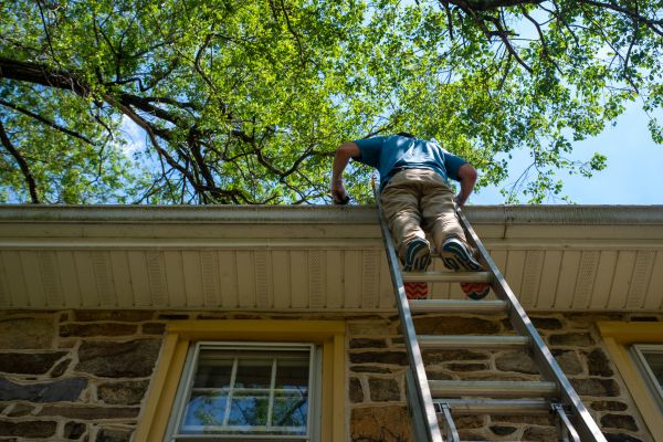Cost of Industrial Gutter Cleaning in Roswell